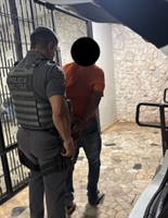 Casal é preso após ser flagrado furtando roupas na rua Amazonas