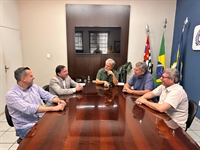 Reunião ontem no gabinete do prefeito Jorge Seba discutiu a implantação da Atividade Delegada para a Polícia Civil na cidade (Foto: Prefeitura de Votuporanga)