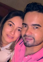 Danúbia e Bruno: ela confecciona bolos e salgados, enquanto ele sai para vender. Casal é prova de que o futuro da cidade está nas mãos de quem faz (Foto: Arquivo pessoal)