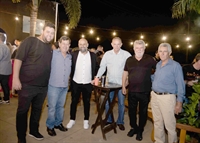No Bar da Brahma, o prefeito Jorge Seba encontrou-se com amigos (Foto: A Cidade)
