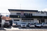 Adolescente arromba a porta do quarto e agride a própria mãe em Votuporanga 