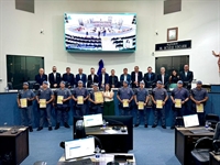 Câmara entrega voto de congratulação a policiais militares por apreensão de 62 quilos de drogas