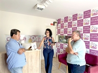 A entrevista de Carlão Pignatari e sua assessora Karina do Carmo na Cidade FM repercutiu nos bastidores da política local  (Foto: A Cidade)