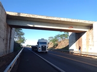 Garotas do ‘job’ cobram a partir de R$ 80 e trabalham às margens das rodovias em Votuporanga