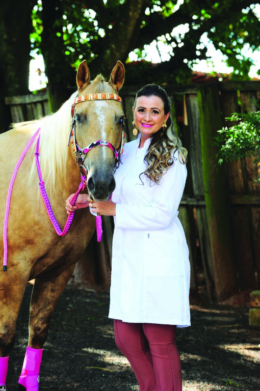 “Adriana, hoje é seu aniversário, um dia cheio de paz e alegrias. Que os sentimentos mais puros se concretizem em gestos de bondade e o amor encontre abertas as portas do seu coração. Que você possa guardar deste aniversário as melhores lembranças. E que tudo contribua para sua felicidade. Parabéns”, de seus pais Antonio e Cirlei Dal Bem, familiares, seu namorado Cristiano e amigos
