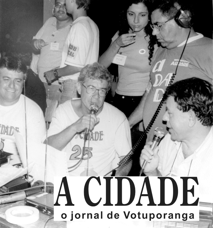 Nos anos 80, a apuração urna a urna sendo revelada na Rádio Cidade, na foto o repórter João Carlos entrevista o então eleito prefeito de Valentim Gentil, Felix Jurandir de Lima acompanhado de Liberato Caldeira.