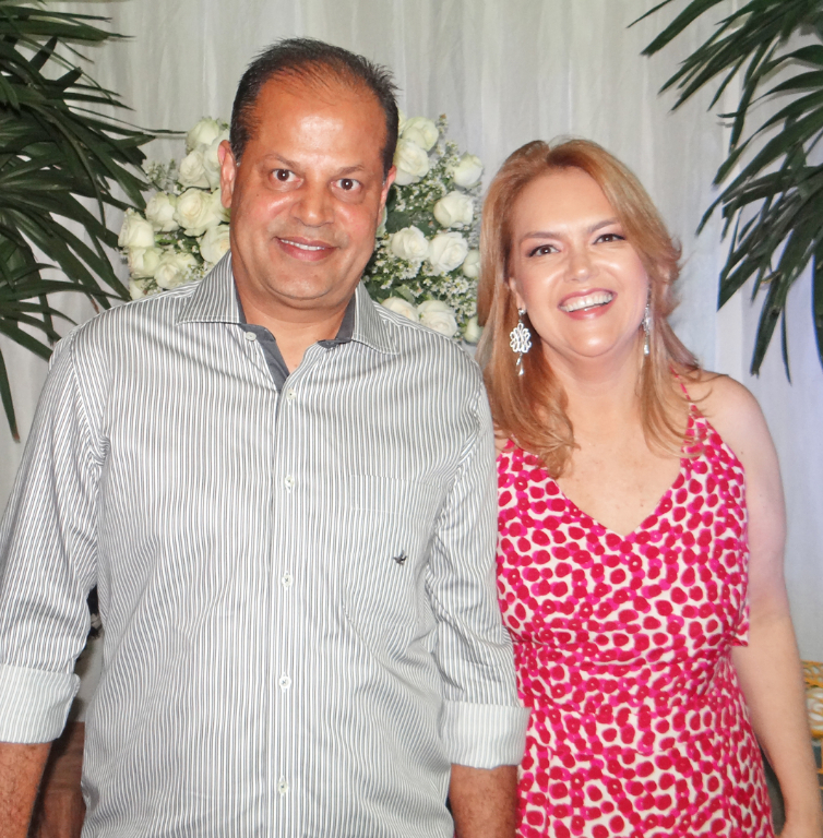Amaro Rodero e Cláudia Canova marcando presença em recente encontro na cidade 