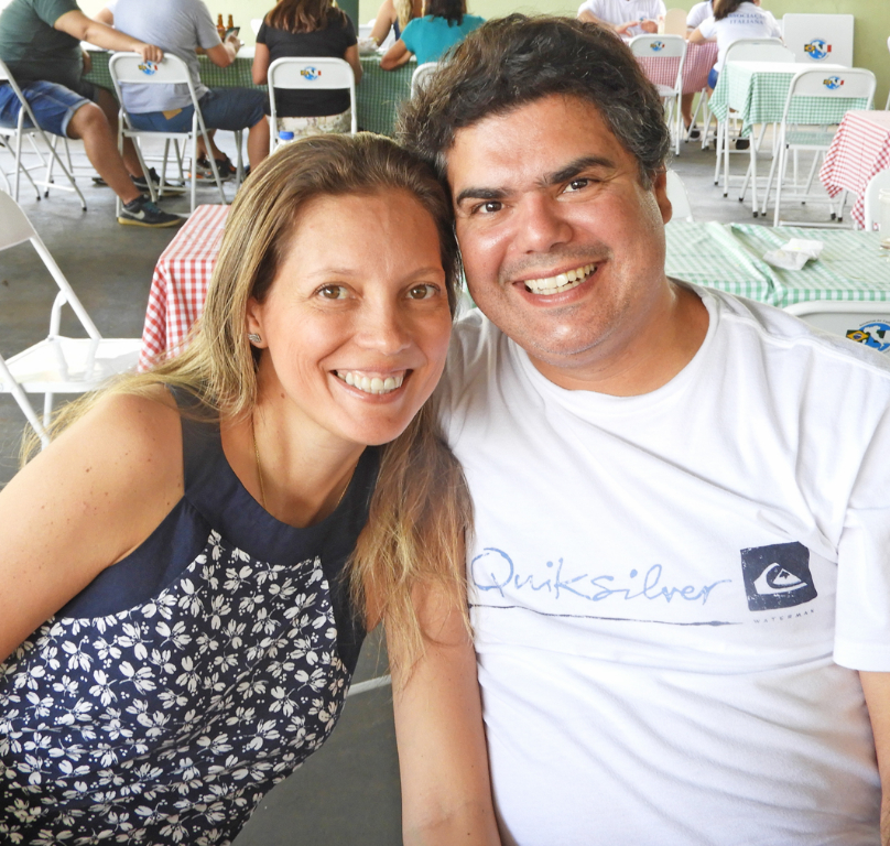 Luciano Panzanella Augusto, diretor da APRAVEL VEÍCULOS, é destaque na lista dos aniversariantes desta quinta-feira, dia 12. Na foto com a esposa Luciana