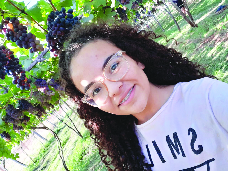 Letícia Prado de Araujo completa 13 anos neste domingo, dia 20. Os parabéns especiais ficam por conta de todos os familiares e seus amigos