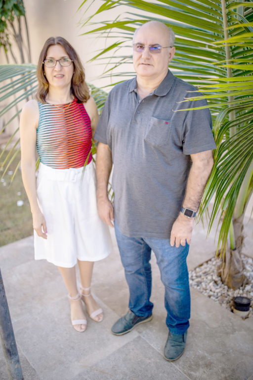 E o primeiro de julho foi especial para o fundador da empresa Net Rubi, o empresário Pedro Falchi, que completou idade nova e comemorou a data juntamente de sua família. Ele recebeu o carinho especial de sua esposa Sandra, com ele na foto, e as homenagens de toda a equipe de colaboradores da Net Rubi. Felicidades ao aniversariante.