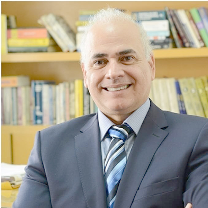 Quem completa idade nova hoje é o advogado e tesoureiro da Unifev, Dr. Douglas Gianotti. Entre tantas responsabilidades e afazeres que o advogado acumula, ele dará atenção especial para receber os cumprimentos de amigos e o carinho especial de sua esposa Márcia Gianotti, além de toda sua família. Parabéns Dr. Douglas e que DEUS lhe conduza nos caminhos da felicidade.