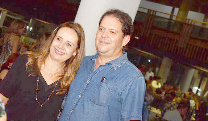 E o domingo será de alegria e comemorações para o presidente do Votuclube, Fleury Cecchini, que comemora seu aniversário e compartilha a felicidade deste dia com sua esposa Marleninha, seguido de seus amigos e familiares. Parabéns ao aniversariante, feliz dia e feliz idade nova. 
