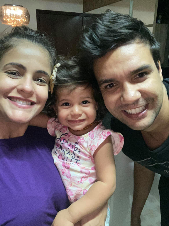 E o sábado é de festa para Rafael Veroneze, o feliz aniversariante de hoje . O papai da pequena Maya irá curtir o dia ao lado de sua esposa Súria Borges e da princesinha Maya, de quem recebe o carinho e afeto especial pela data. Parabéns Rafael, feliz vida pra ti!