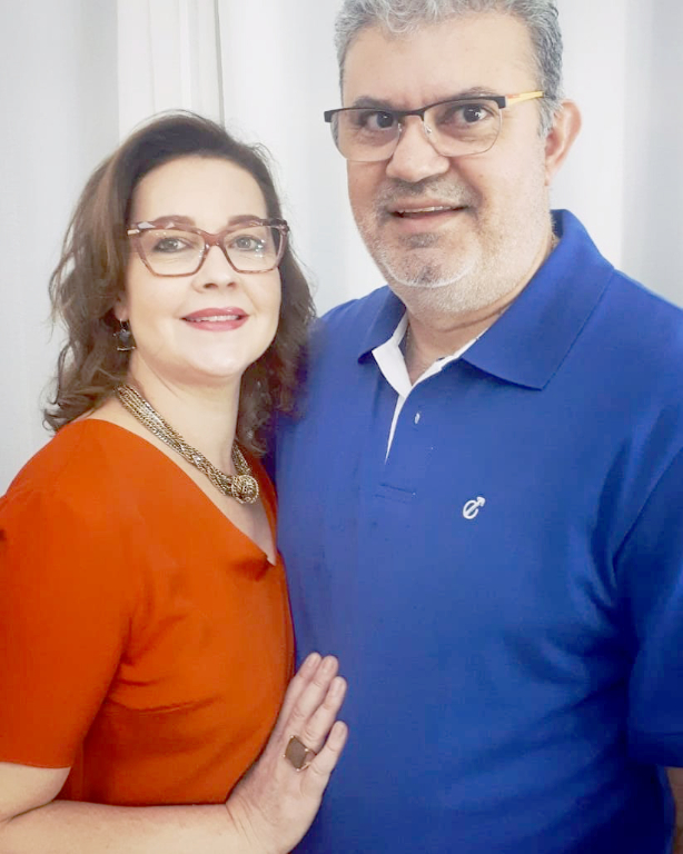 Os parabéns de hoje são dedicados ao empresário do ramo de panificadoras, Gilberto Aquiles, que vira mais uma página de sua história de vida e recebe os cumprimentos de sua família, dos colaboradores da Panificadora Aquiles e, em especial, os cumprimentos de sua esposa Neuzeli, que puxa a fila dos parabéns. Parabéns pelo seu aniversário, desejamos muitos anos de vida abençoados e felizes