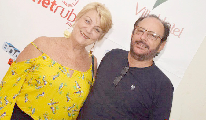 O calendário assinala hoje o aniversário do empresário Nassif Miguel Neto, o “Fifo da Casa do Tapeceiro”. O dia será de cumprimentos que ele recebe de amigos e familiares. Já de sua mulher, Ana Maria Lacerda Soares, a Pimpa, ele ganha todo o amor e carinho por mais um ano de vida. Parabéns Fifo, que este novo ano de vida seja repleto de vitórias, saúde e muitas alegrias ao lado daqueles que ama. Feliz aniversário!