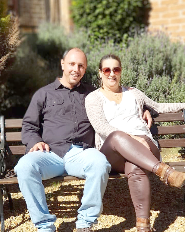 Parabéns ao empresário Júnior Vilela, que celebra neste 30 de outubro mais um ano de vida!  Recebendo o afeto da esposa Karina Fiori Vilela e de todos os colaboradores da Calubri Auto Center Pneus, que reconhecem seu trabalho, carisma e dedicação. Feliz aniversário Júnior, muita saúde, sucesso e dias felizes.