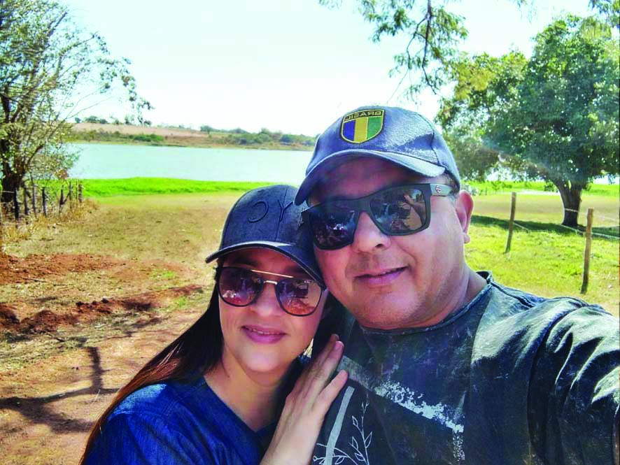 Hoje é dia de festa para Sérgio Antonio da Silva, que faz aniversário e recebe os parabéns da esposa Márcia e das filhas Laíssa e Taisa

