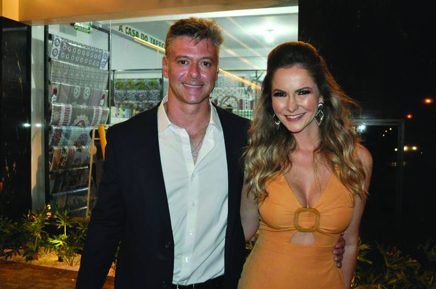 Quem completa idade nova hoje é a jornalista Fabiola Fiorentino. Na foto com o marido Bruno Ferrari Nadoti