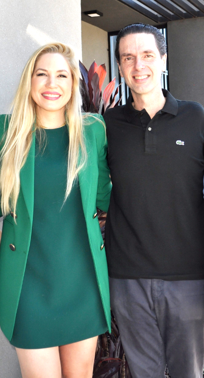O empresário Rolandinho Nogueira celebra idade nova hoje e recebe o carinho especial de sua esposa Poliana e seus filhos Isabela e Eduardo. Os amigos e familiares também parabenizam o feliz aniversariante pela data. Parabéns, que a energia do dia de hoje renove sua saúde, recarregue a coragem e a inspiração de viver sempre com muita alegria e sucesso.  Feliz aniversário!!!