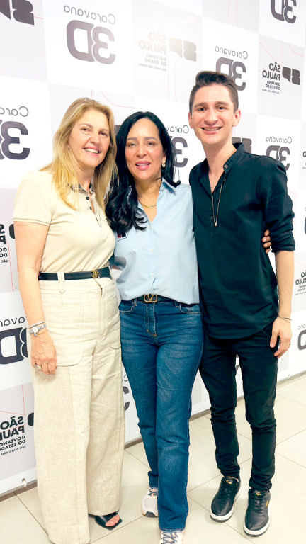 João Vitor Ferrarez, sempre atento aos rumos da política local, marcou presença ao lado da primeira-dama do município, Rose Seba, e da primeira-dama do Estado de São Paulo, Cristiane de Freitas, durante a visita do governador Tarcísio de Freitas a Votuporanga. Atuante e engajado, João Vitor fez questão de acompanhar de perto os novos benefícios anunciados para a cidade!