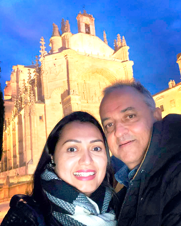 O mês de abril começa festivo e alegre para a Secretária da Cultura Janaina Cristina que comemora mais um ano de vida neste domingo, 02 de abril. Ela celebra a feliz data cercada pelo carinho de seus amigos e familiares e o cumprimento carregado de amor e carinho ela ganha de seu marido Luis Torrinha. Parabéns Janaína, muitos anos de vida, abençoados e felizes; e que os dias futuros sejam de harmonia, paz e desejos realizados