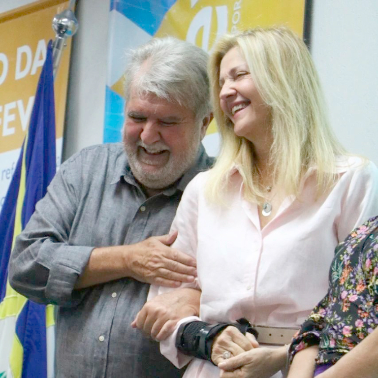 O prefeito Jorge Seba e sua esposa Rose comemoraram ontem suas “Bodas de Carbonato”, ou seja: 44 anos de união conjugal. Hoje em dia, manter um casamento firme e forte ao longo desses anos todos são para pouquíssimos e raros casais, mas Jorge e Rose tem uma linda história de vida consolidada pelos laços do amor e juntos têm feito a diferença na administração de nossa cidade. Em suas redes sociais Jorge Seba registrou a seguinte dedicatória a sua amada – “Hoje, celebramos 44 anos de casamento, minha amada @rosesebasocial. Obrigado pelo seu companheirismo. O nosso amor construiu uma linda família e está deixando boas marcas em nossa história. Você é a minha inspiração diária. Que Deus continue nos abençoando”! Parabéns pelo aniversário de casamento e que DEUS continue abençoando e multiplicando o amor que vos uniu há 44 anos atrás e os mantêm unidos até hoje