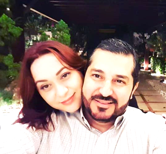 Fabiana Baldissera Marão abrindo sorrisos para idade nova que assume na próxima segunda-feira (29), ela curte seu dia especial no calor do abraço de seu esposo dr. Emílio César Marão e de sua filha Bia de quem ganha todo o amor e afeto por mais um ano de vida. Parabéns Fabiana, que neste seu aniversário, não faltem abraços, paz, amor e muitos bons momentos de felicidades. Feliz dia e feliz idade nova!
