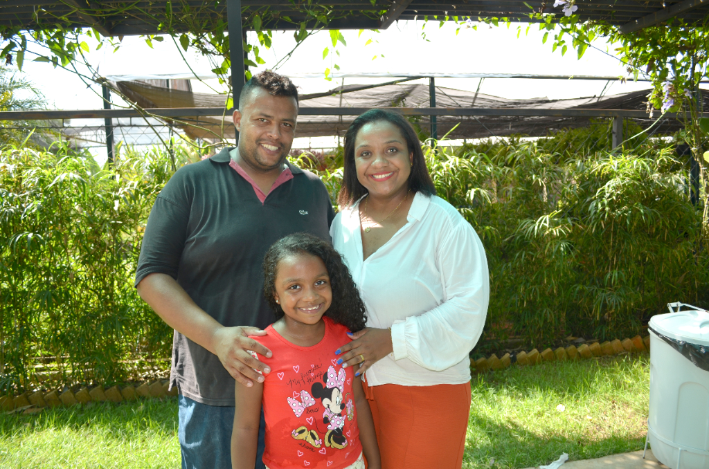 Um “viva” especial hoje para a pequena Poliana Manuela, que assopra as velinhas nesta sexta-feira para comemorar seus 7 aninhos de vida. A pequena Poliana recebe todo o amor e carinho dos pais Ana Paula da Silva e Lucas Silva de Oliveira e de sua irmãzinha Gabriela. Parabéns a feliz aniversariante que seu dia seja doce, alegre e que o papai do céu lhe conceda uma infância 
feliz, abençoada e cercada pela proteção divina
