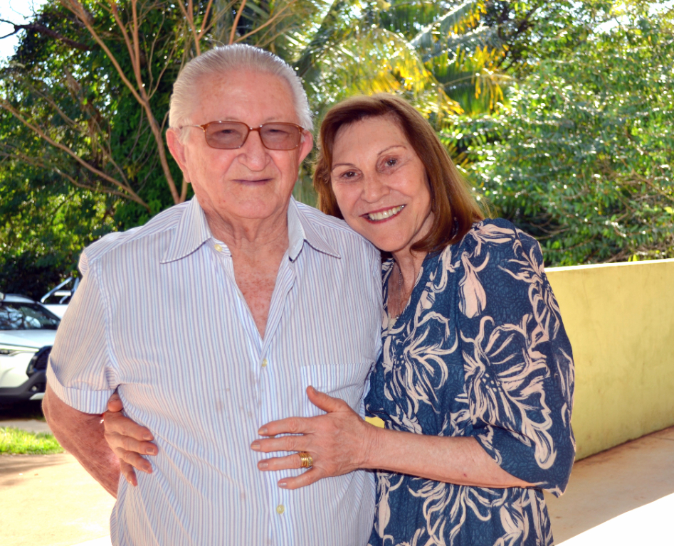 Este sábado é de festa para Paula Vasquez, que celebra seu aniversário neste dia 26 com muita alegria! Ao lado do marido, Arcídio Santana, Paula comemora essa data especial cercada de carinho e afeto. Os cumprimentos também chegam com entusiasmo dos amigos da Associação Italiana de Votuporanga, da qual o casal é membro ativo. Parabéns, Paula! Que não faltem saúde, luz, amor e conquistas em sua caminhada. 