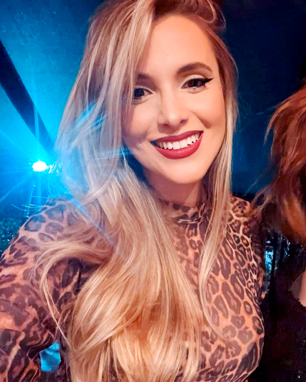 Sextou e sextou com festa e gratidão para a bela e charmosa Beatriz Lui que celebra mais um ano de vida hoje e recebe todo o amor e carinho de seus familiares e amigos. Parabéns a feliz aniversariante e que seus dias sejam recheados de bons motivos para manter esse lindo sorriso estampado no rosto. Feliz novo ciclo de vida, que ele seja leve, abençoado e repleto de surpresas boas