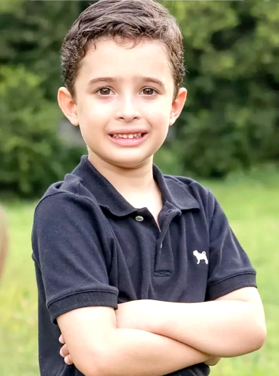 A noite de hoje será de festa para o pequeno Gabriel, que vai assoprar as velinhas em celebração ao seu aniversário, ocorrido ontem, 18 de novembro, mas que será comemorado hoje. Seus pais, Luiz Carlos Roveda Júnior e Eliane Gil reúnem familiares e amigos para celebrar, com muita alegria, os 7 anos de vida de seu filho amado. Parabéns, Gabriel! Que Papai do Céu te proteja sempre e te presenteie com uma infância feliz, iluminada e cheia de bênçãos.