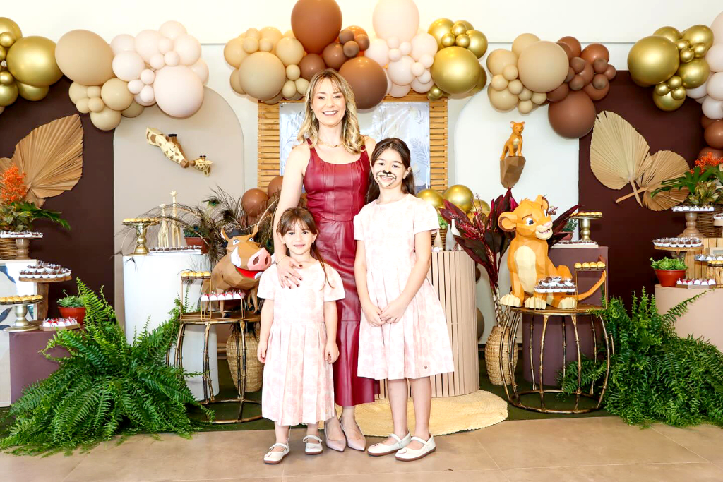 Hoje é dia de celebrar a vida da querida Marcela Pignatari, que inicia um novo ciclo com o coração radiante e cheio de entusiasmo. Cercada pelo carinho de sua família e dos amigos, ela vive este momento especial com gratidão e alegria. Feliz aniversário, Marcela!  Que o novo ano que se inicia seja repleto de realizações, conquistas e momentos inesquecíveis. Que não faltem saúde, amor e muitas bênçãos em cada passo da sua jornada.