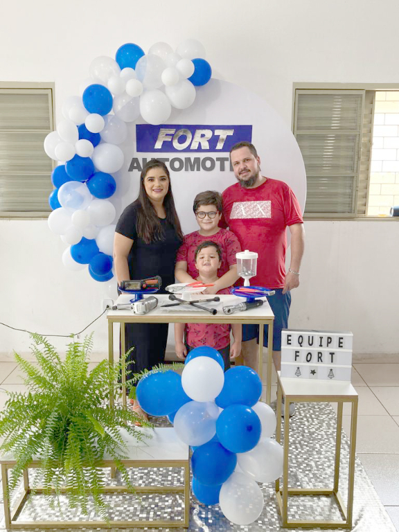 “Há 8 meses iniciava um sonho, dê muita luta e garra. Hoje a FORT AUTOMOTIVA deixou de ser um sonho e é uma realidade e por isso queremos agradecer, a todos os familiares, amigos, colaboradores e clientes, pela confiança depositada em nosso trabalho e desejar um feliz 2022. Que o novo ano que se anuncia chegue para todos nós, com muito amor, paz e muita luz para iluminar e aquecer nossas vidas”