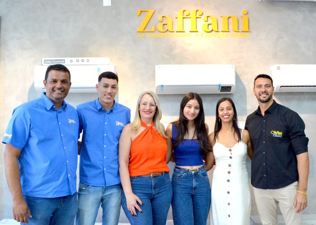 Evandro, Evandro Júnior, Ângela, Evelyn, Taís e Rodrigo, a família Pró Tintas, marcaram presença com aquele abraço amigo e caloroso para dar as boas-vindas ao mais novo vizinho: Zafani Ar Condicionado, que acaba de inaugurar sua loja ao lado da Pró Tintas. Que essa nova jornada seja de muito sucesso e parceria!