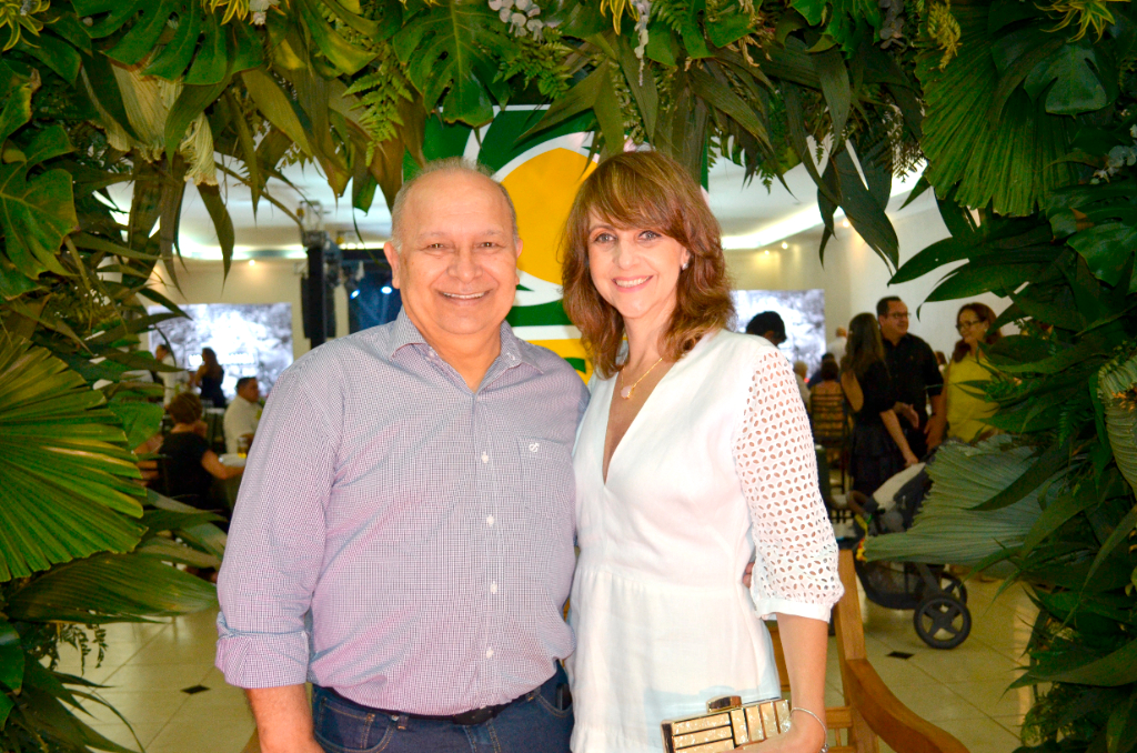 A semana começa com festa para nosso querido amigo Oscar Guarizo, que comemora seu aniversário na próxima segunda-feira, 1º dia do ano de 2024. O feliz aniversariante celebra a data cercada pelo carinho de sua esposa Daniela Marin e recebe o abraço caloroso de seus amigos e familiares, que lhe desejam muitas felicidades e conquistas nesta nova etapa da vida. Desejamos um dia lindo e uma vida esplêndida! Que seu novo ano de vida seja leve, feliz e abençoado! 