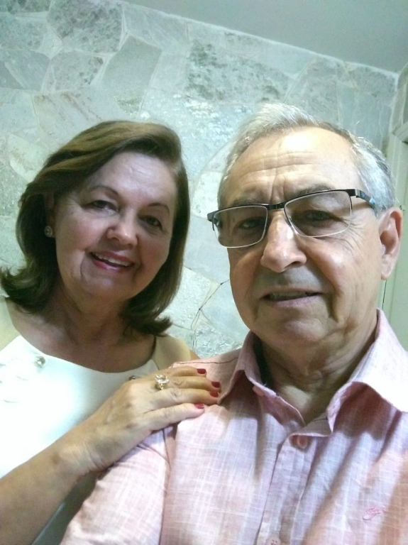 Darci Pereira de Moura é o feliz aniversariante deste sábado. O dia será de homenagens de amigos e familiares, já os cumprimentos especiais ele recebe da esposa Bethe (foto), dos filhos e de seus netos. Parabéns!!! 