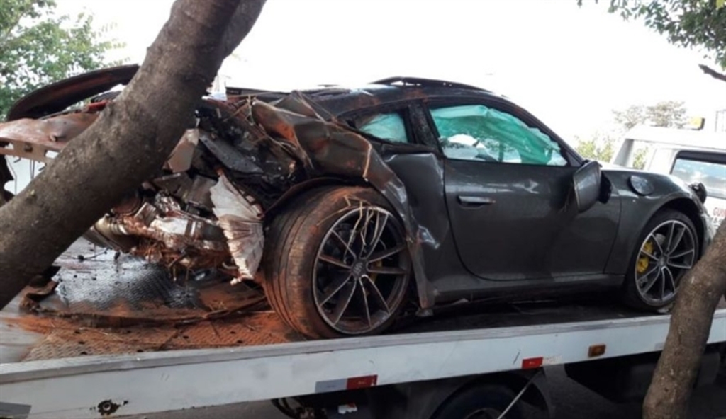 Porsche 911 está envolvido em acidente gravíssimo