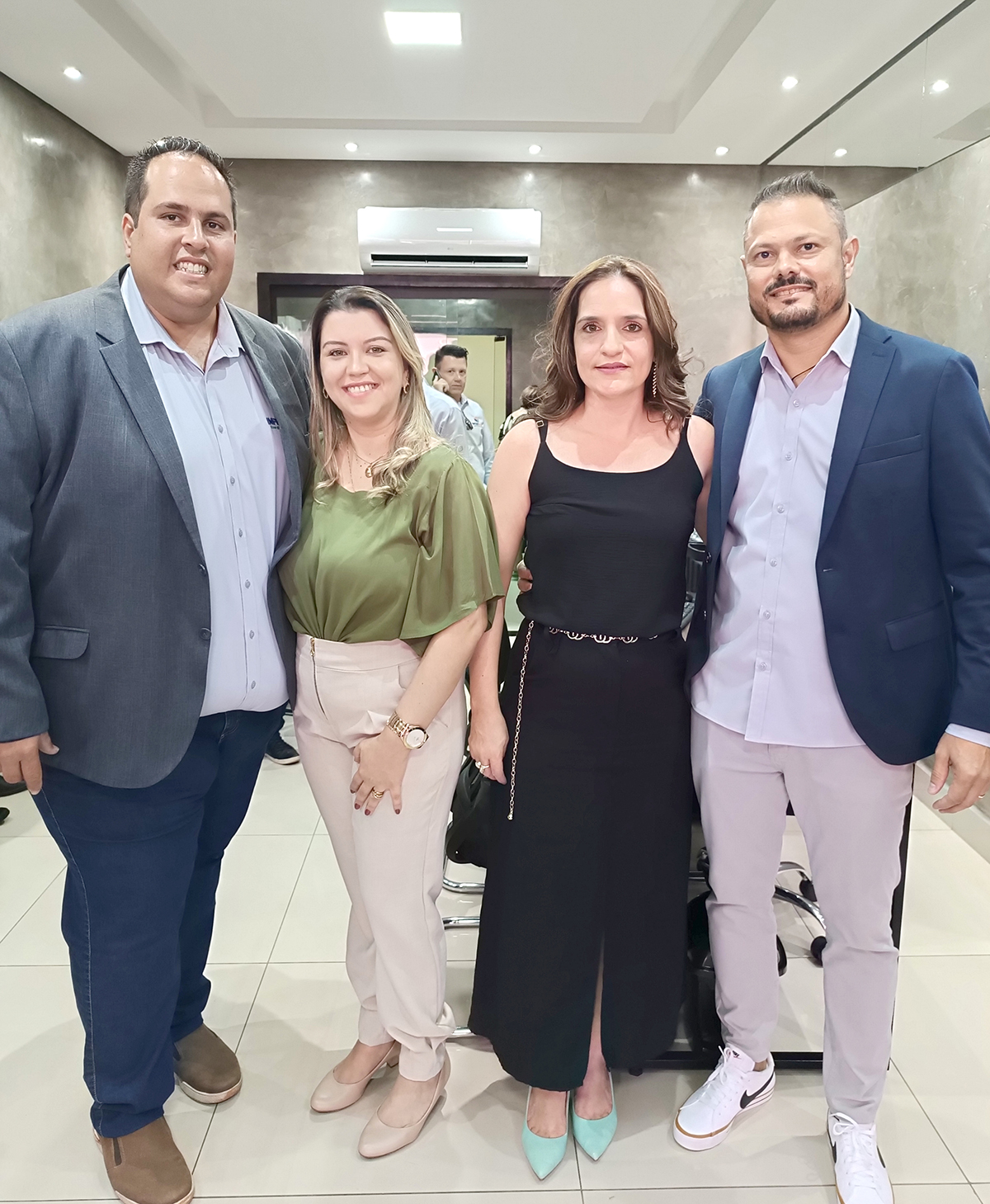 Pedro Milani, a esposa, Cris, Fábia e Neto Silva