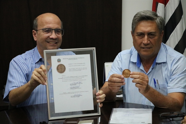 O Chefe do Executivo destacou algumas das ações que contaram com a participação decisiva do empresário (Foto: Santa Casa de Votuporanga)