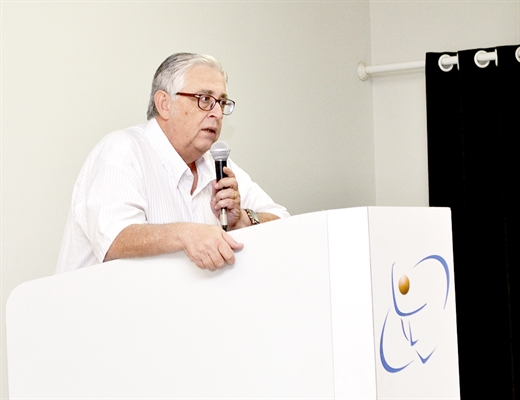 Alberto Augusto Guedes, coordenador do livro histórico da Associação Atlética Votuporanguense. É ler para recordar. (Foto: Unifev)