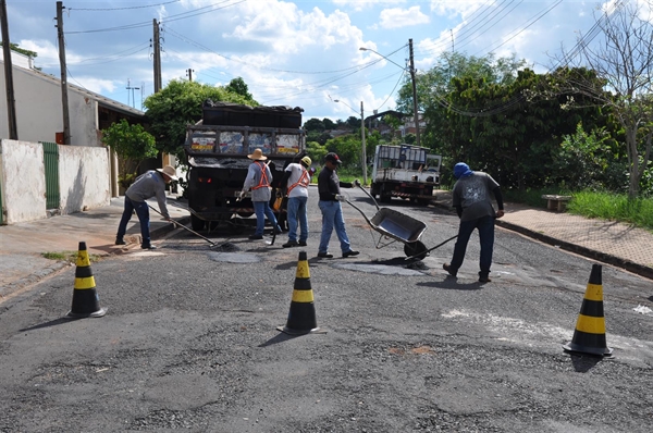 No total, até o momento, as equipes da Secretaria de Obras já percorreram mais de 330 locais em todas as regiões da cidade (Foto: Divulgação/Prefeitura de Votuporanga)