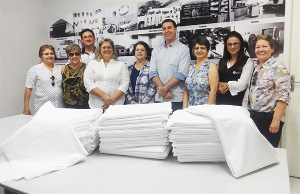 Santa Casa recebe doação de 100 jogos de lençóis do Bazar do Bem 