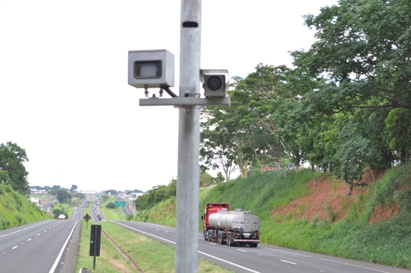 Velocidade máxima para veículos leves é de 110 km/h na SP-320