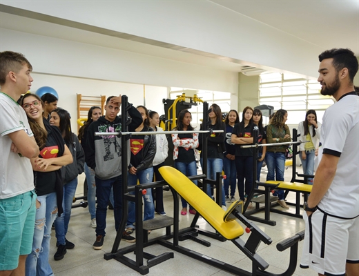 Além de percorrerem os espaços agendados, previamente, os estudantes participam de palestras integrativas, sorteio de brindes e de um lanche, ao fim da visita (Foto: Divulgação/Unifev)