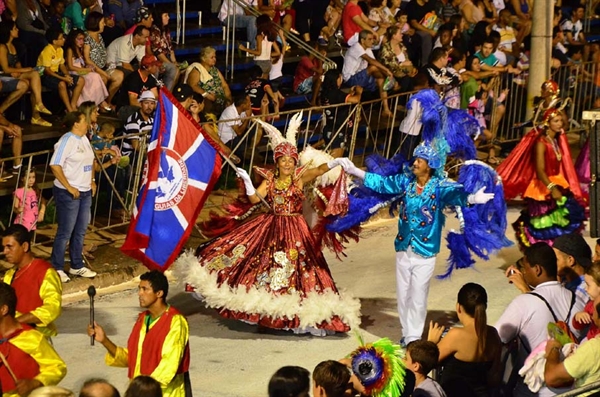 Escolas de samba não sabem se haverá desfile