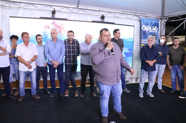 Cláudinho Craveiro, o filho do radialista, fez a sua estreia em público, discursando, representando o deputado Fausto Pinato. (Foto: Prefeitura de Votuporanga)