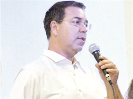 Valmir Dornelas tem as chaves do empreendimento do ano. O IBIS Votuporanga é um modelo de hotel para o noroeste paulista. Aguardem! (Foto Unifev)