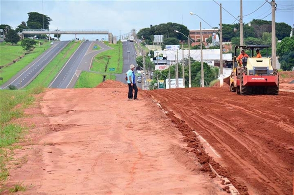 Começa a pavimentação da avenida Nasser Marão, em frente ao shopping