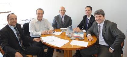 Vereadores buscam recursos para construção de praça