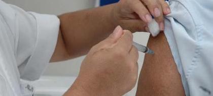Adultos devem atualizar caderneta de vacinação 